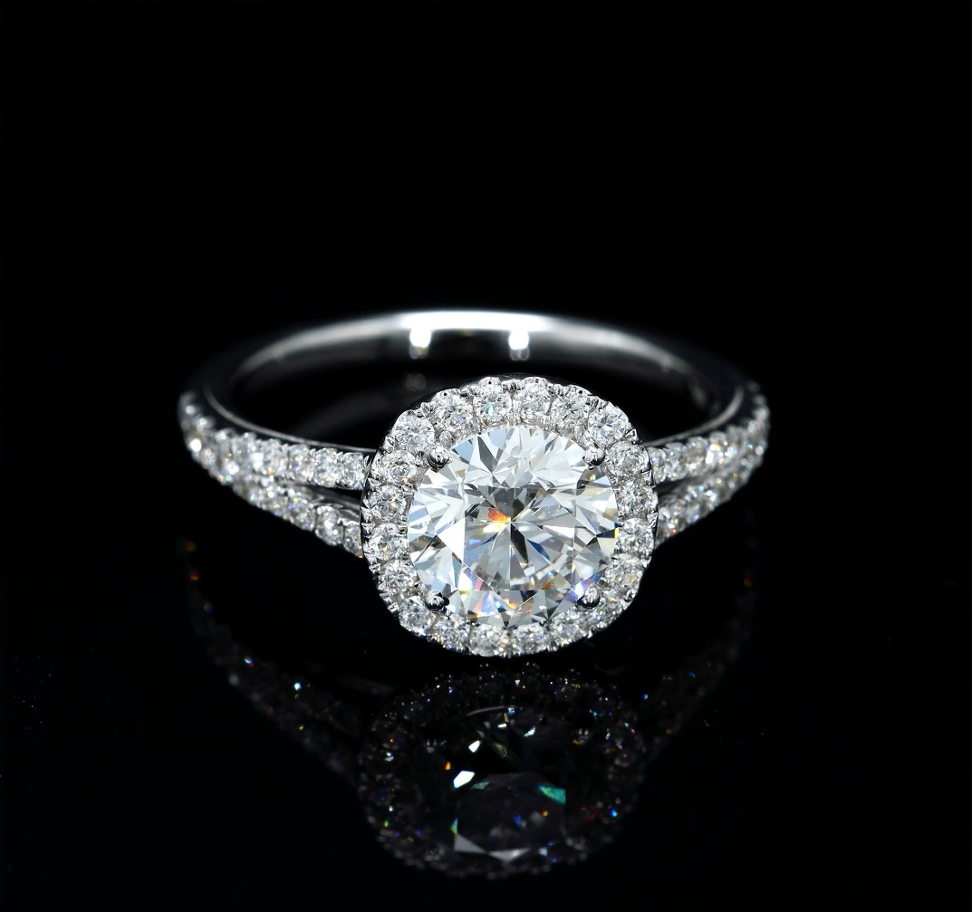 Women’s Diamond Rings